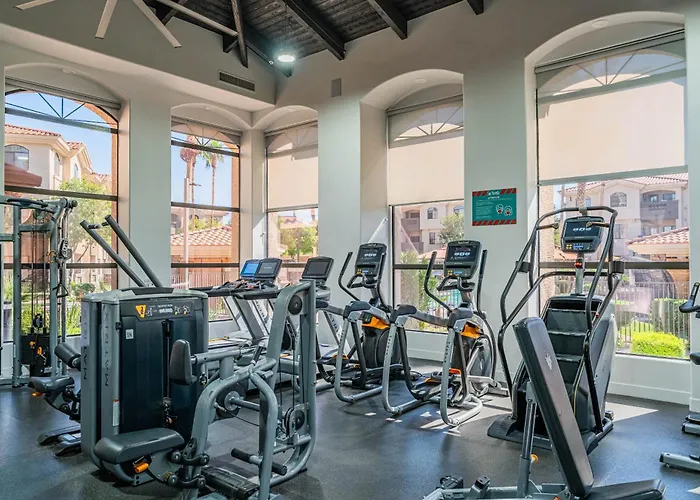 Apartment 7min Airport Diablostadium Gym Pool Hottub Dogpark *