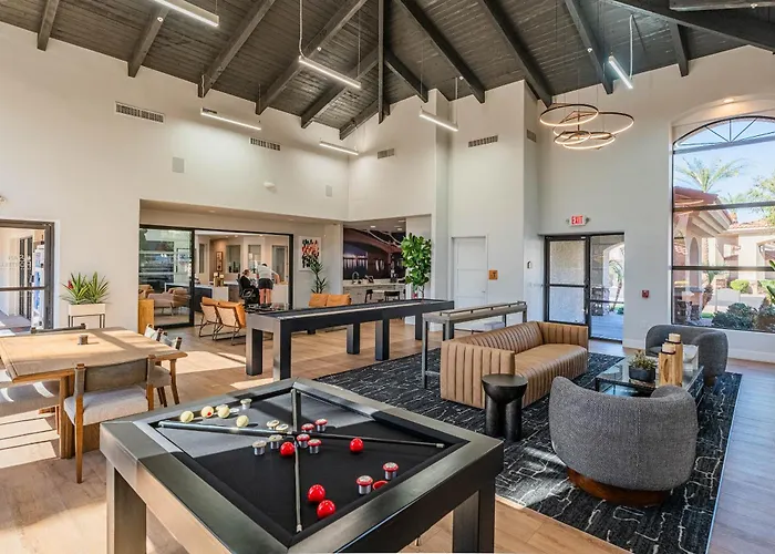 Apartment 7min Airport Diablostadium Gym Pool Hottub Dogpark