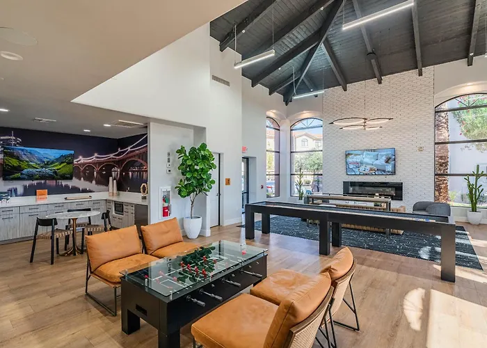 7min Airport Diablostadium Gym Pool Hottub Dogpark Apartment