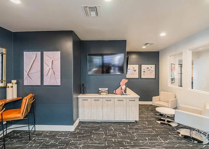 Apartment 7min Airport Diablostadium Gym Pool Hottub Dogpark