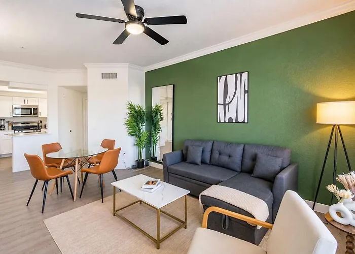 Apartment 7min Airport Diablostadium Gym Pool Hottub Dogpark