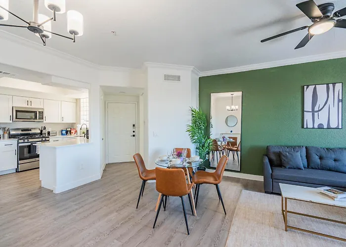 Apartment 7min Airport Diablostadium Gym Pool Hottub Dogpark *