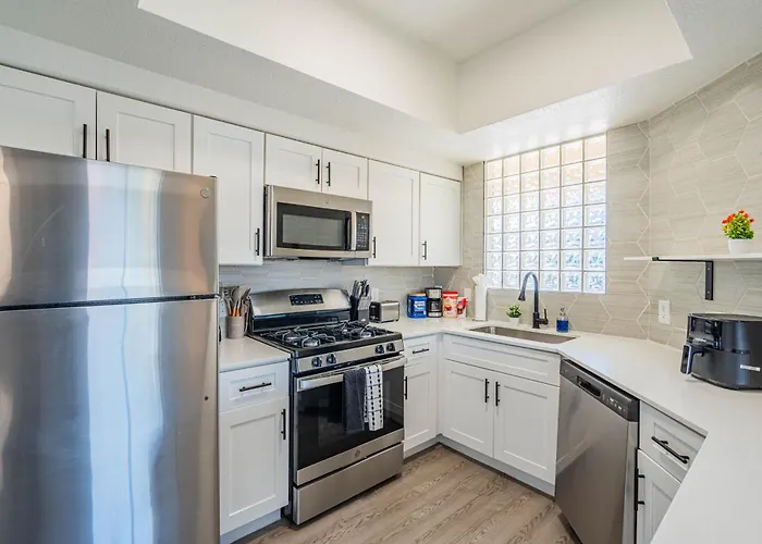 Apartment 7min Airport Diablostadium Gym Pool Hottub Dogpark Tempe