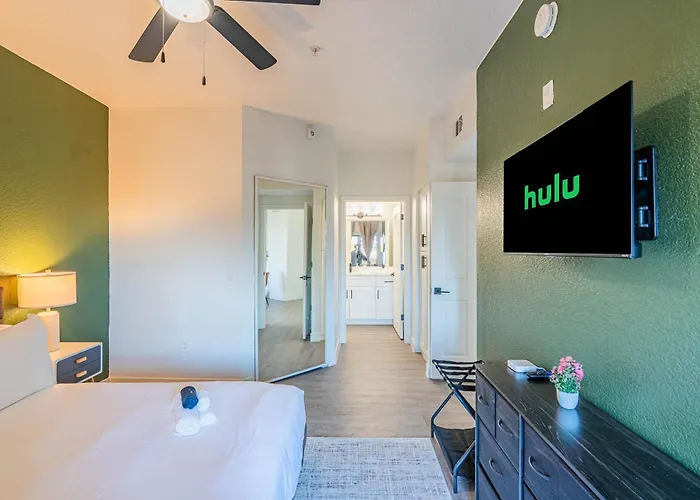 Apartment 7min Airport Diablostadium Gym Pool Hottub Dogpark *