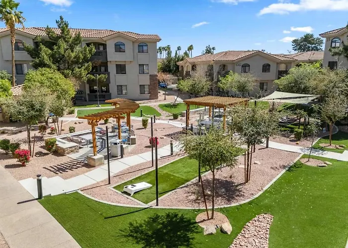 Apartment 7min Airport Diablostadium Gym Pool Hottub Dogpark *